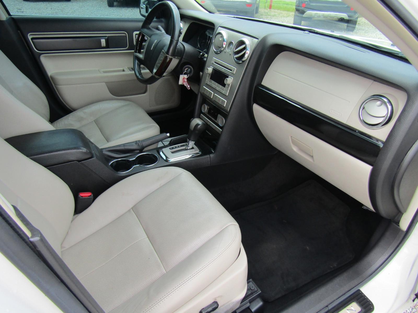 2008 White Lincoln MKZ FWD (3LNHM26T08R) with an 3.5L V6 DOHC 24V engine, Automatic transmission, located at 15016 S Hwy 231, Midland City, AL, 36350, (334) 983-3001, 31.306210, -85.495277 - Photo #9